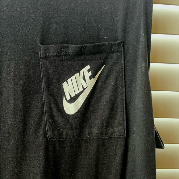 Nike Black Logo Muscle Tee Tank Top w Pocket - Picture 2 of 3